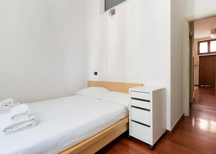 Guesthost - Comfy 500 Mt From Mm Loreto Milano