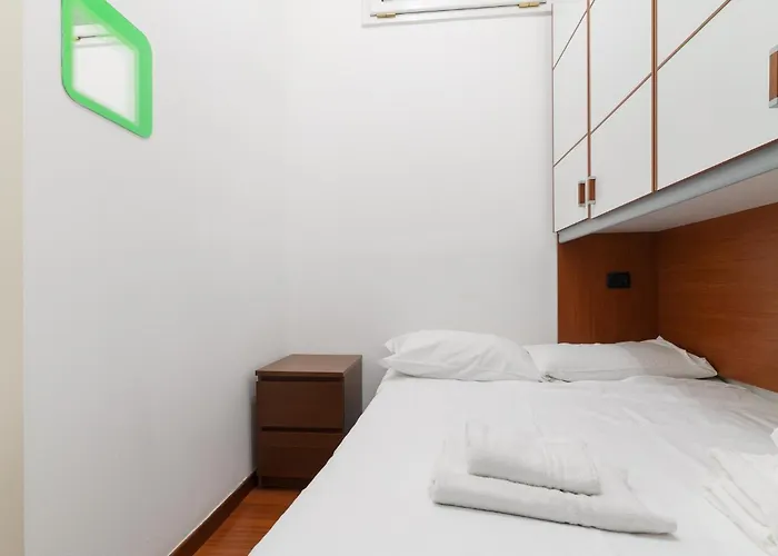 Guesthost - Comfy 500 Mt From Mm Loreto Apartament